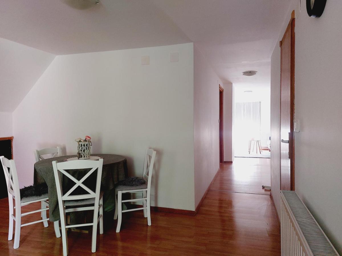 Appartement Apartman Cardak à Gospić Extérieur photo